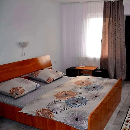Hotel Cris & Mona à Săpînţa Extérieur photo