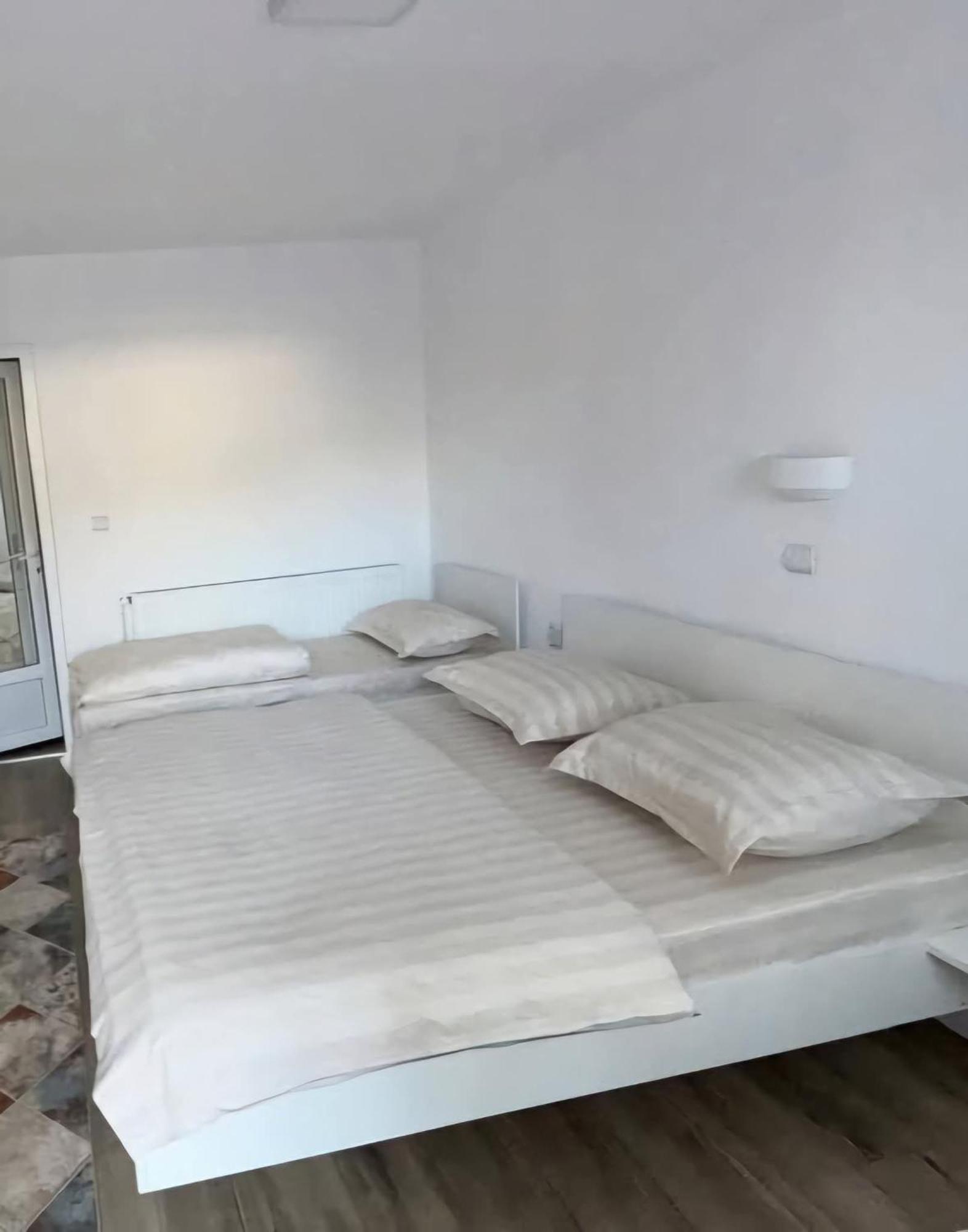Hotel Cris & Mona à Săpînţa Extérieur photo